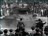 Soviet tanks crush popular resistance in Hungary
